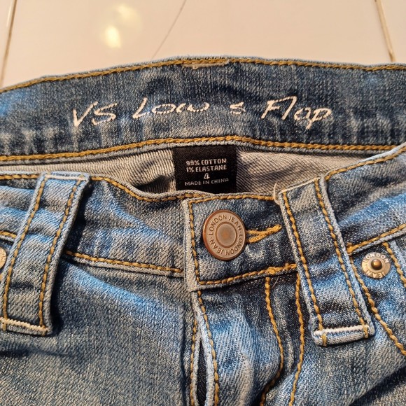 Victoria's Secret London Shorts, 30W x 2L, Low-Rise Flap Pockets 9" Waist to Hem - Picture 4 of 7